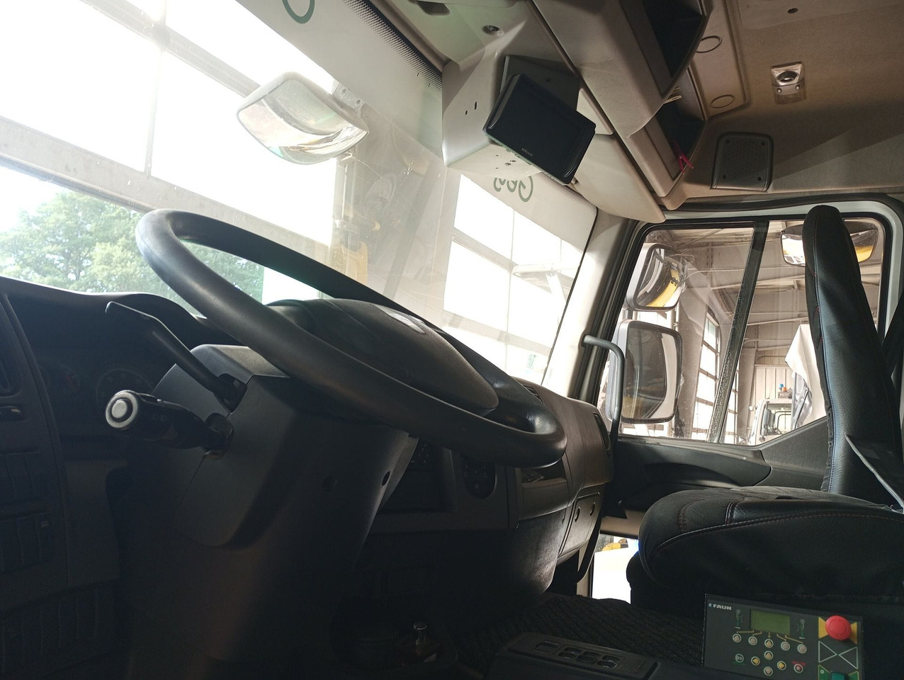 BOM de marque Renault 320 DXI- Benne FAUN Turbo changée en août 2023 - fuite hydraulique avant passage aux mines - arrêt de circulation octobre 2023 - batterie HS - état correct - factures disponibles - Vuilniswagen: afbeelding 4 BOM de marque Renault 320 DXI- Benne FAUN Turbo changée en août 2023 - fuite hydraulique avant passage aux mines - arrêt de circulation octobre 2023 - batterie HS - état correct - factures disponibles - Vuilniswagen: afbeelding 4