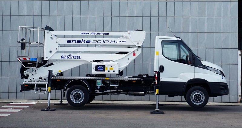 Oil & Steel Snake 2010 HE PLUS Sobre IVECO 35S14 Distancia entre ejes 3750 mm - Hoogwerker: afbeelding 1 Oil & Steel Snake 2010 HE PLUS Sobre IVECO 35S14 Distancia entre ejes 3750 mm - Hoogwerker: afbeelding 1