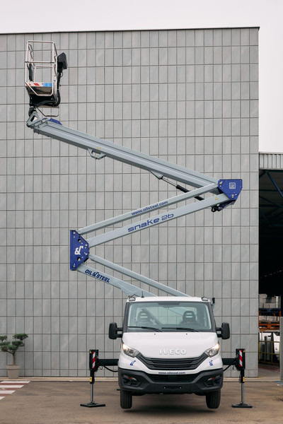 Oil & Steel Snake 26 Sobre IVECO 35S14 Distancia entre ejes 4100 mm - Hoogwerker: afbeelding 3 Oil & Steel Snake 26 Sobre IVECO 35S14 Distancia entre ejes 4100 mm - Hoogwerker: afbeelding 3