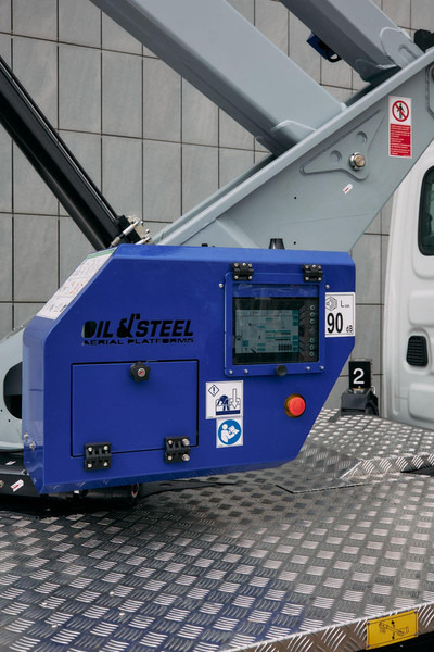Oil & Steel Snake 26 Sobre IVECO 35S14 Distancia entre ejes 4100 mm - Hoogwerker: afbeelding 5 Oil & Steel Snake 26 Sobre IVECO 35S14 Distancia entre ejes 4100 mm - Hoogwerker: afbeelding 5
