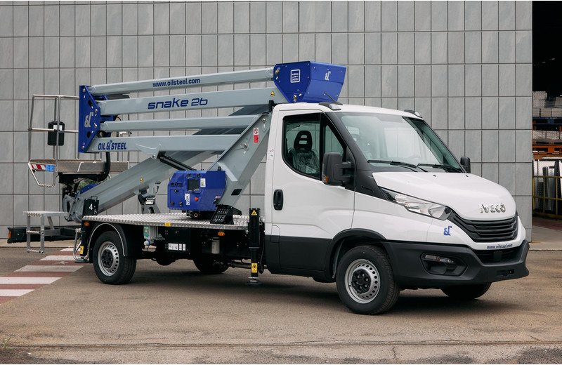 Oil & Steel Snake 26 Sobre IVECO 35S14 Distancia entre ejes 4100 mm - Hoogwerker: afbeelding 1 Oil & Steel Snake 26 Sobre IVECO 35S14 Distancia entre ejes 4100 mm - Hoogwerker: afbeelding 1
