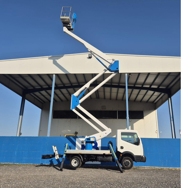 Usado SOCAGE DA320 sobre NISSAN CABSTAR 35.12 - Hoogwerker: afbeelding 4 Usado SOCAGE DA320 sobre NISSAN CABSTAR 35.12 - Hoogwerker: afbeelding 4