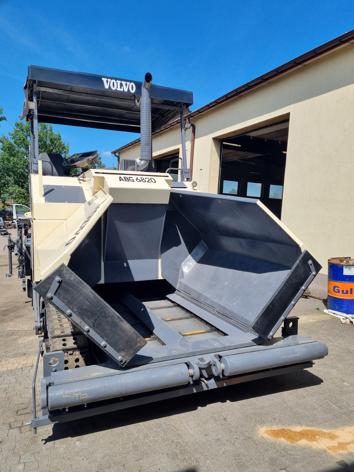 VOLVO TITAN 6820 - Asfaltafwerkmachine: afbeelding 4 VOLVO TITAN 6820 - Asfaltafwerkmachine: afbeelding 4