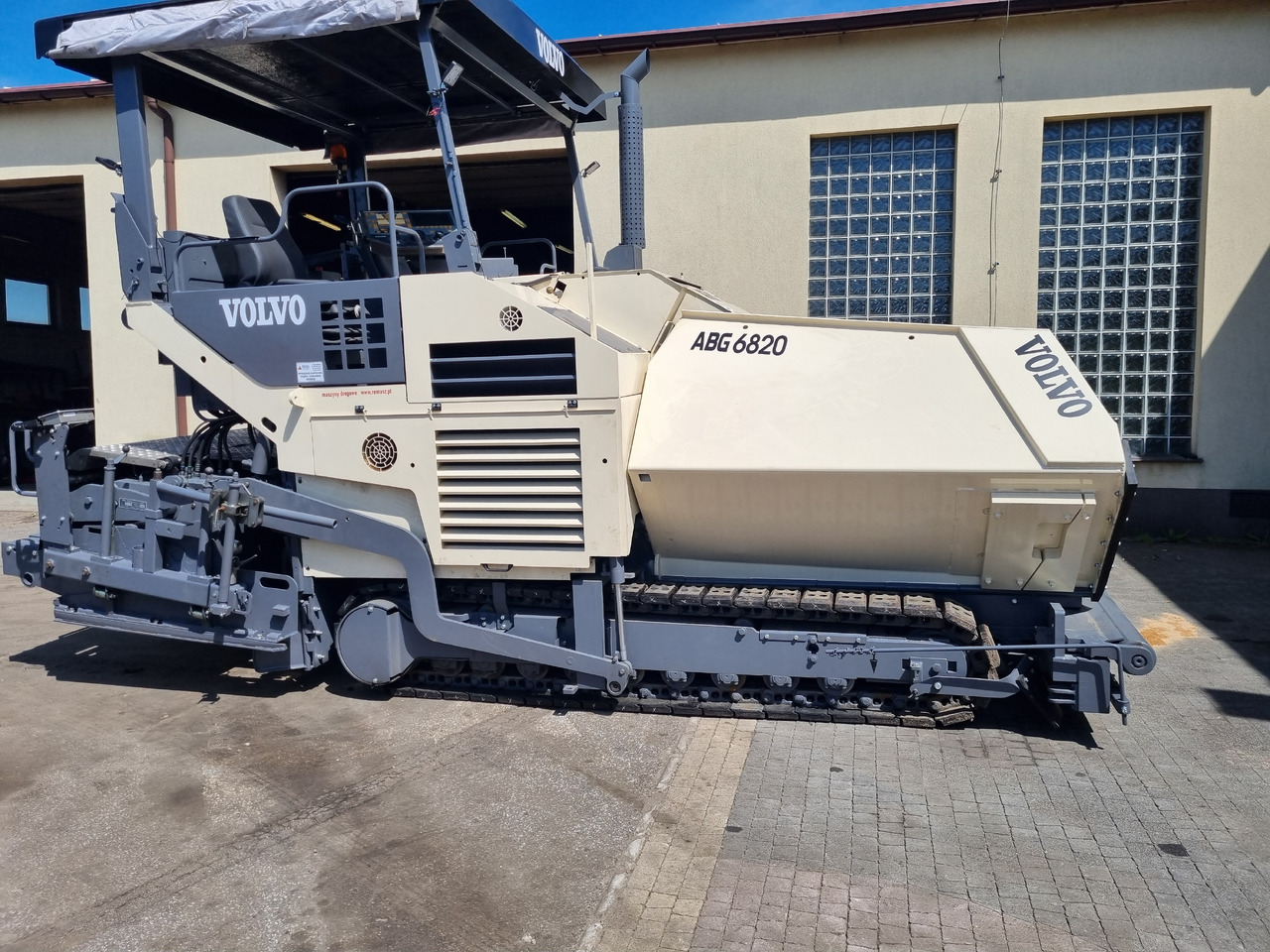 VOLVO TITAN 6820 - Asfaltafwerkmachine: afbeelding 3 VOLVO TITAN 6820 - Asfaltafwerkmachine: afbeelding 3