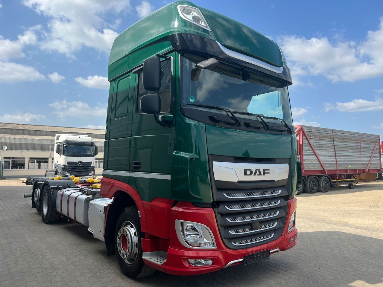 DAF XF 480 FAN SSC BDF C715/745 + Intarder + 2x Tank - Containertransporter/ Wissellaadbak vrachtwagen: afbeelding 3 DAF XF 480 FAN SSC BDF C715/745 + Intarder + 2x Tank - Containertransporter/ Wissellaadbak vrachtwagen: afbeelding 3