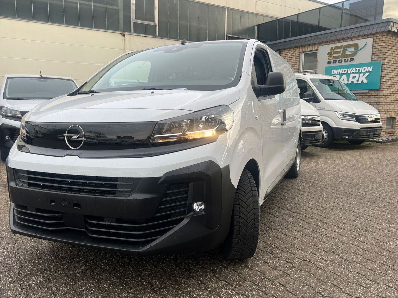 Opel Vivaro Cargo L2 H1 120 PS Allwetter AHK Rückfahr - Gesloten bestelwagen: afbeelding 1 Opel Vivaro Cargo L2 H1 120 PS Allwetter AHK Rückfahr - Gesloten bestelwagen: afbeelding 1