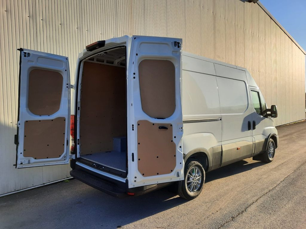 Iveco Daily 35S14 8g HiMatic L3H2 Mod.25 Iveco Daily 35S14 8g HiMatic L3H2 Mod.25 - Gesloten bestelwagen: afbeelding 4 Iveco Daily 35S14 8g HiMatic L3H2 Mod.25 Iveco Daily 35S14 8g HiMatic L3H2 Mod.25 - Gesloten bestelwagen: afbeelding 4