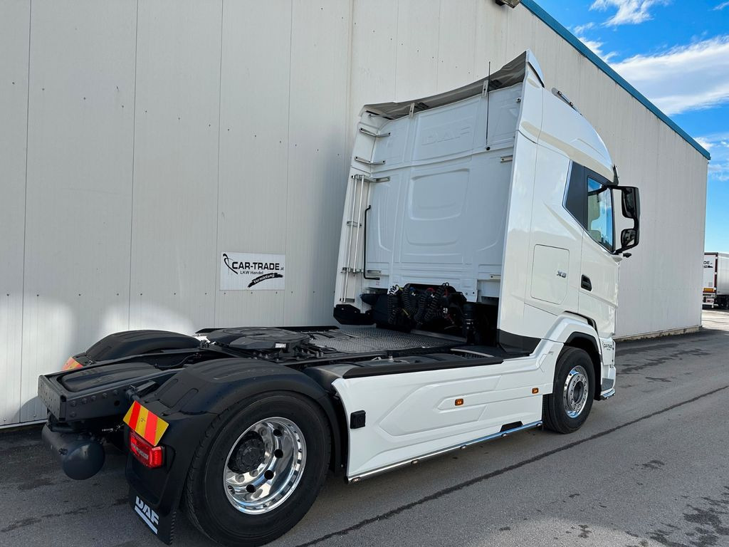 DAF XG 530 Retarder Standklima 3 Jahre Garantie - Trekker: afbeelding 4 DAF XG 530 Retarder Standklima 3 Jahre Garantie - Trekker: afbeelding 4