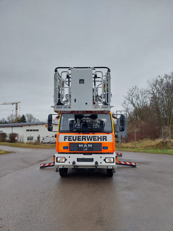 MAN L2000 14.284 4x2 / Iveco Magirus DLK 23-12 CS - Brandweerwagen: afbeelding 3 MAN L2000 14.284 4x2 / Iveco Magirus DLK 23-12 CS - Brandweerwagen: afbeelding 3