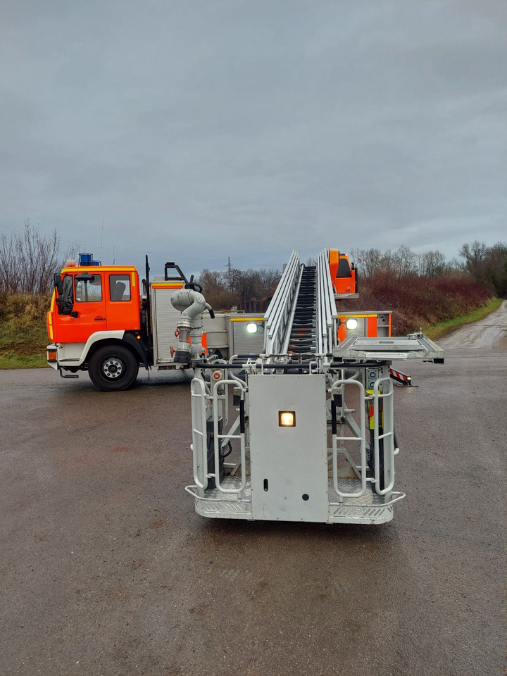 MAN L2000 14.284 4x2 / Iveco Magirus DLK 23-12 CS - Brandweerwagen: afbeelding 4 MAN L2000 14.284 4x2 / Iveco Magirus DLK 23-12 CS - Brandweerwagen: afbeelding 4