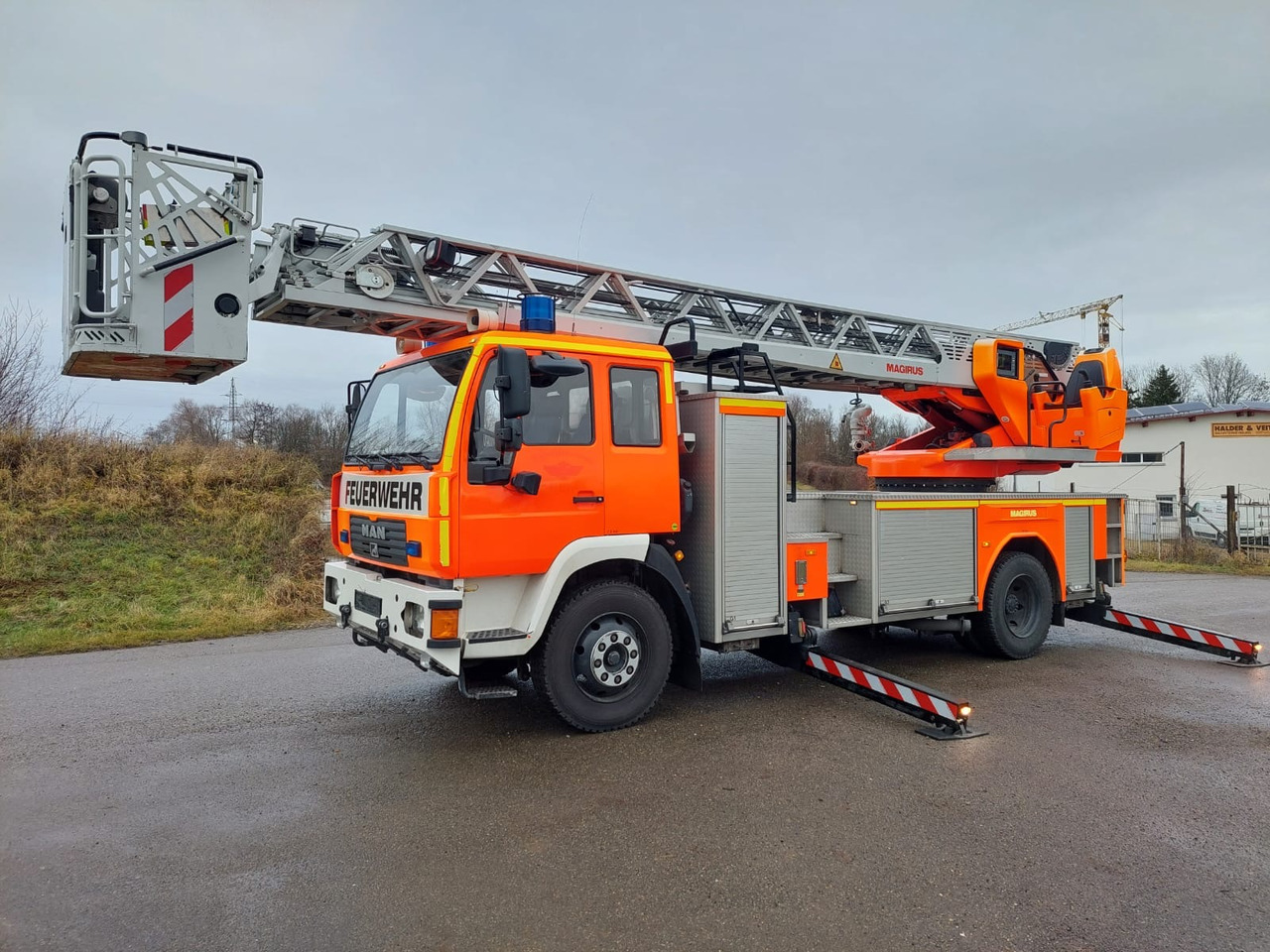 MAN L2000 14.284 4x2 / Iveco Magirus DLK 23-12 CS - Brandweerwagen: afbeelding 1 MAN L2000 14.284 4x2 / Iveco Magirus DLK 23-12 CS - Brandweerwagen: afbeelding 1