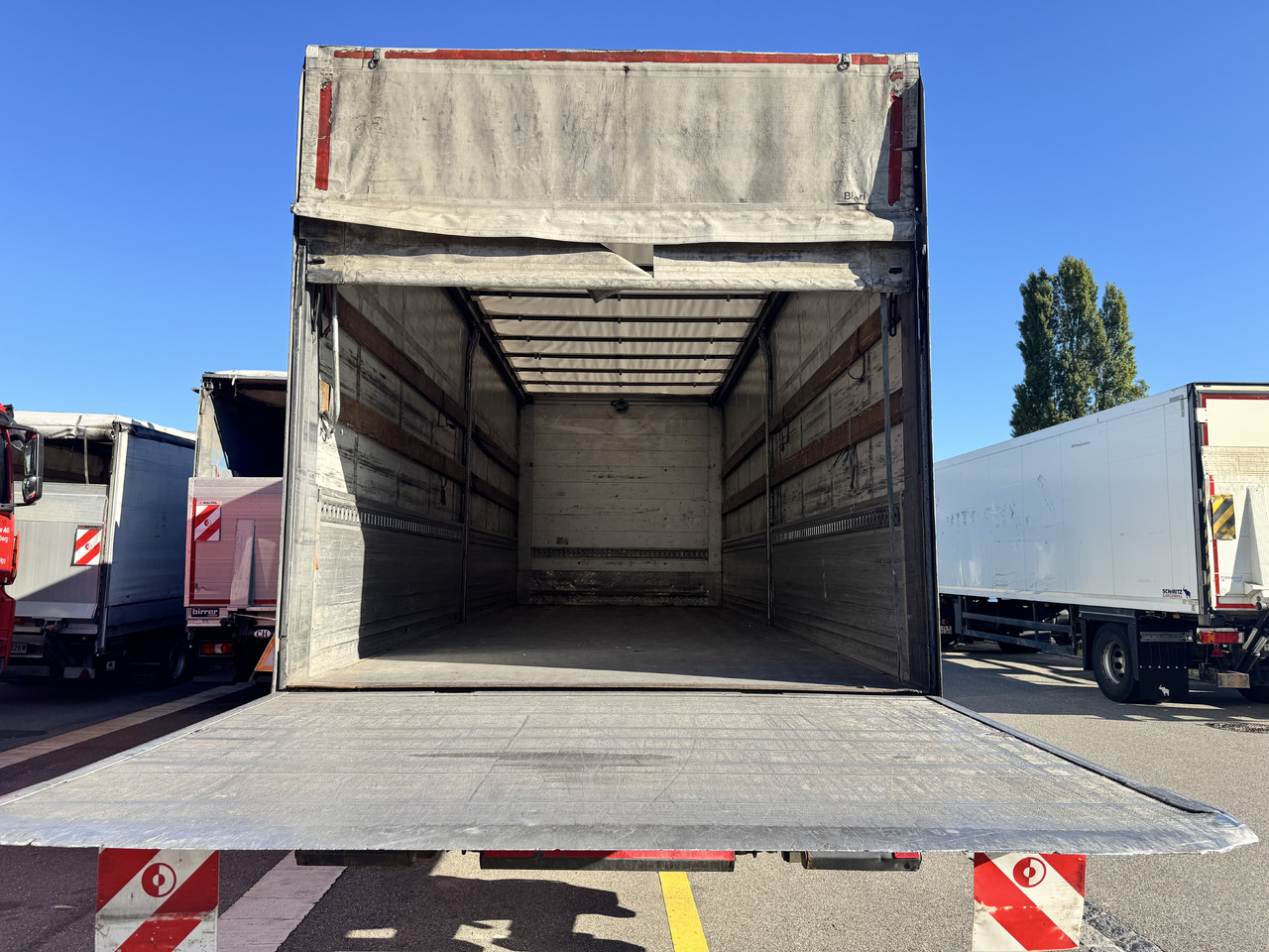 MERCEDES-BENZ Actros 1836 4x2 Blache-Hebebühne - Schuifzeilen vrachtwagen: afbeelding 4 MERCEDES-BENZ Actros 1836 4x2 Blache-Hebebühne - Schuifzeilen vrachtwagen: afbeelding 4
