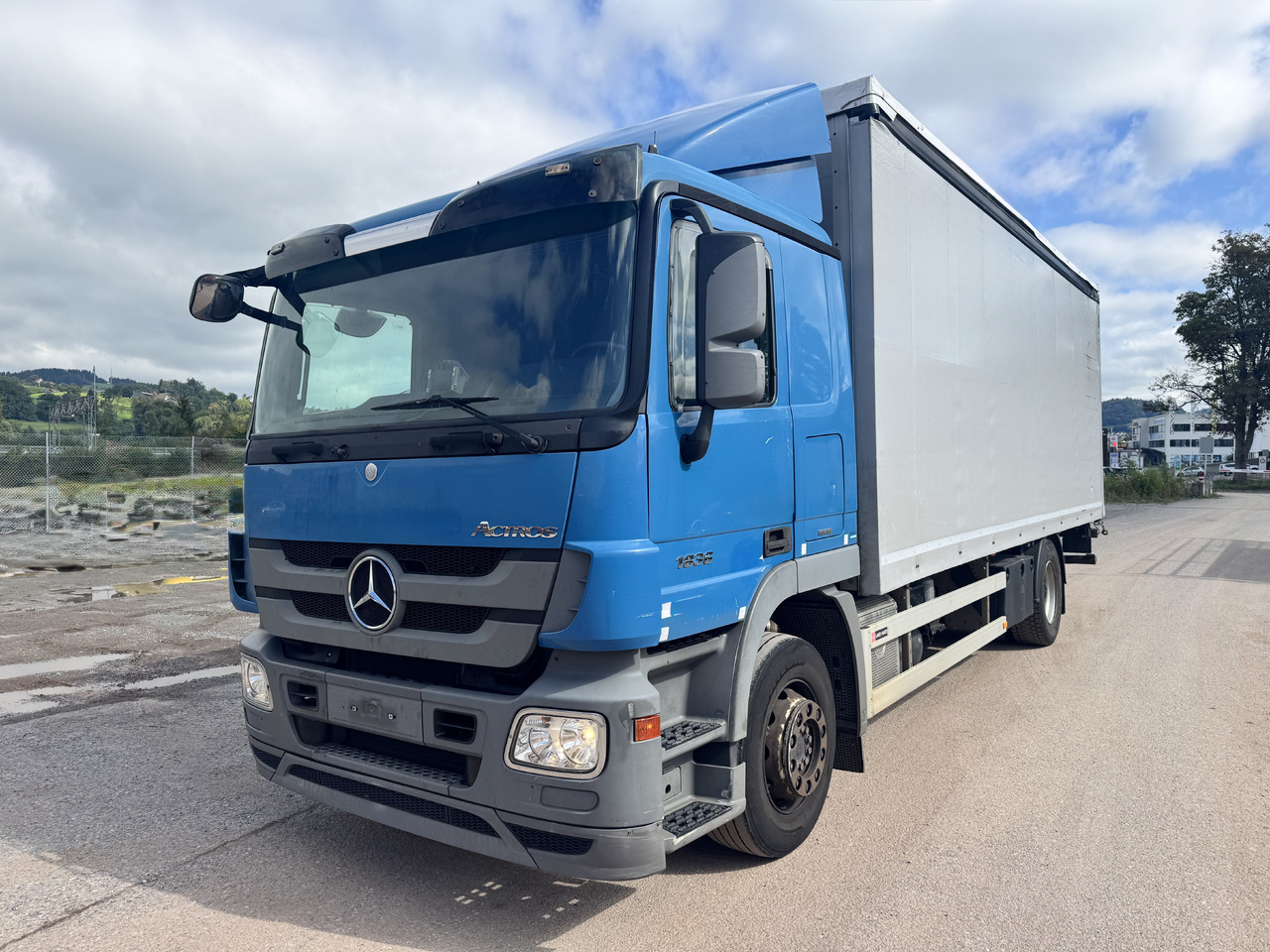 MERCEDES-BENZ Actros 1836 4x2 Blache-Hebebühne - Schuifzeilen vrachtwagen: afbeelding 1 MERCEDES-BENZ Actros 1836 4x2 Blache-Hebebühne - Schuifzeilen vrachtwagen: afbeelding 1