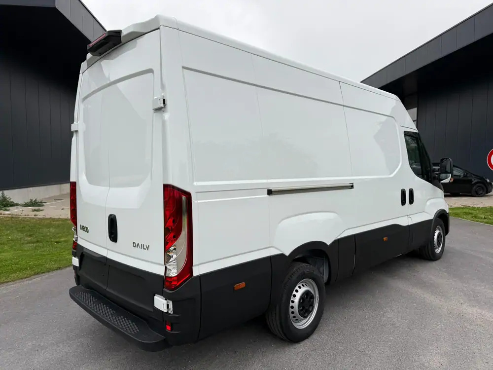 Iveco Daily 35-140 *L2H2*DISPO DE STOCK*Airco*Cruise control - Gesloten bestelwagen: afbeelding 5 Iveco Daily 35-140 *L2H2*DISPO DE STOCK*Airco*Cruise control - Gesloten bestelwagen: afbeelding 5