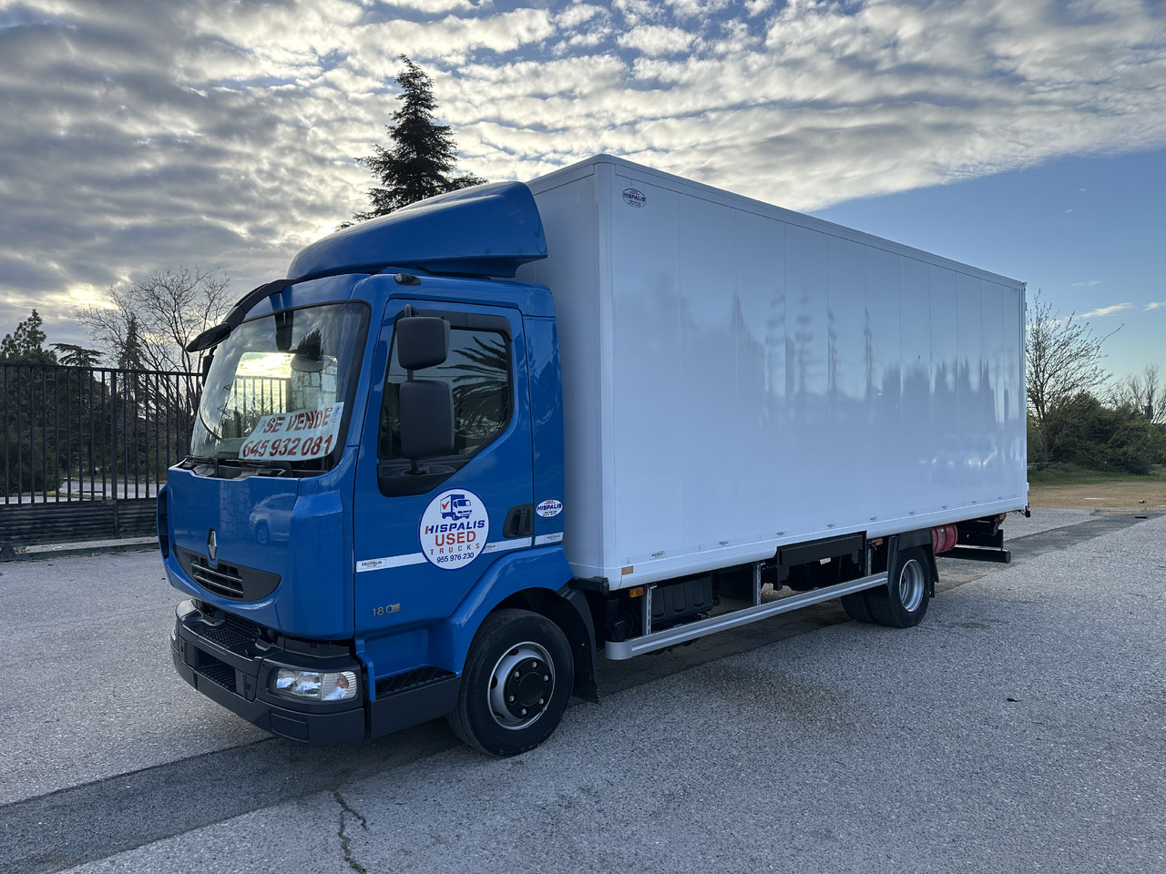 RENAULT MIDLUM 12.180 - Bakwagen: afbeelding 1 RENAULT MIDLUM 12.180 - Bakwagen: afbeelding 1