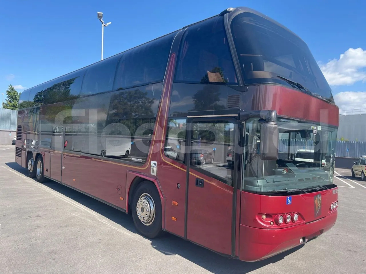 Neoplan 1122/3 - Touringcar: afbeelding 1 Neoplan 1122/3 - Touringcar: afbeelding 1