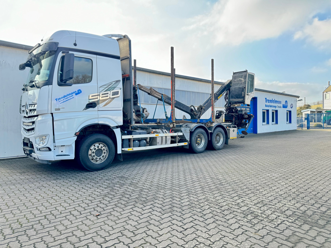 Mercedes Arocs 3358 L 6x4 Radstand 4500 Arocs 3358 L 6x4 Blatt-Luft Gefedert - Houttransport: afbeelding 3 Mercedes Arocs 3358 L 6x4 Radstand 4500 Arocs 3358 L 6x4 Blatt-Luft Gefedert - Houttransport: afbeelding 3