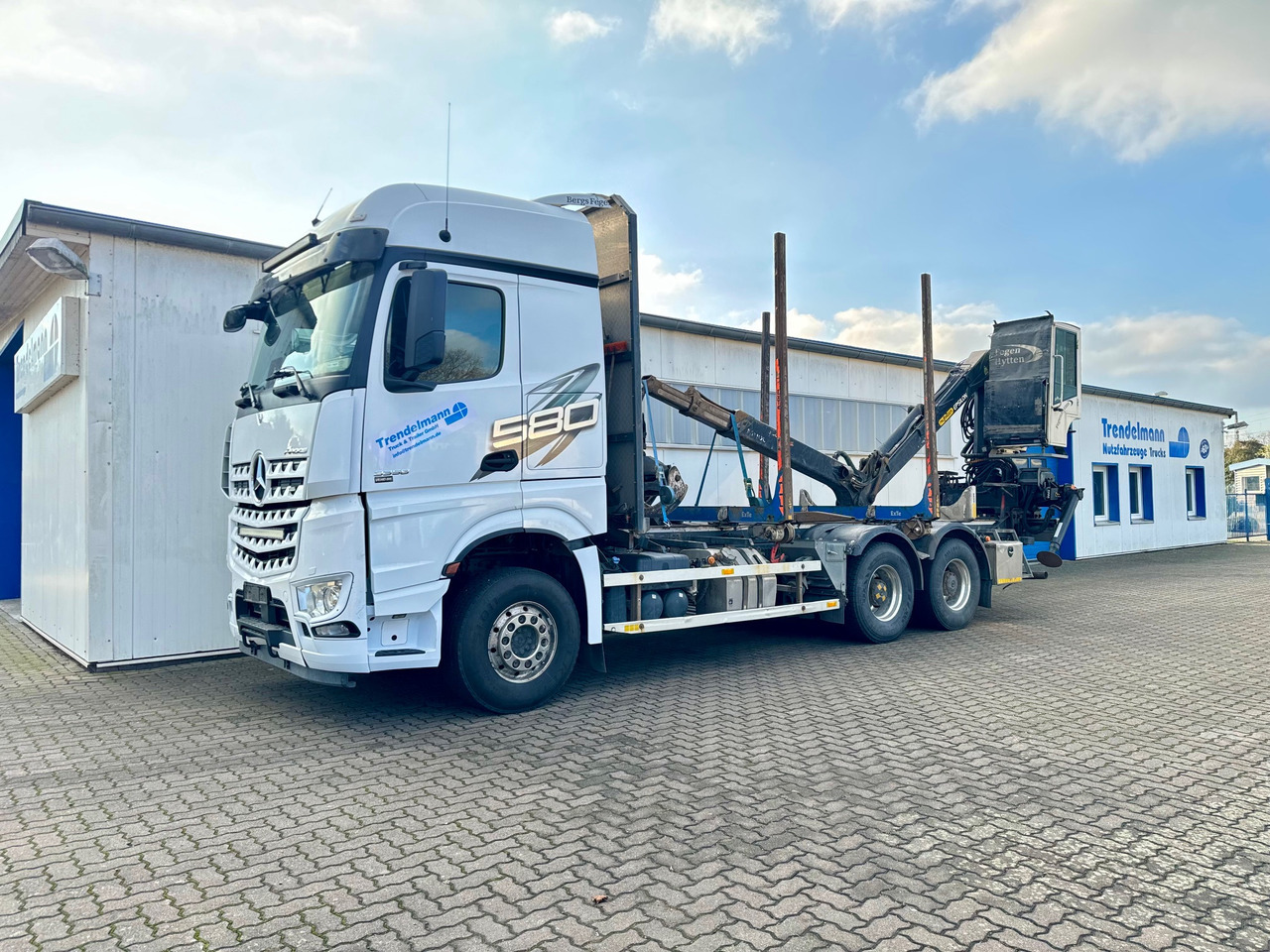 Mercedes Arocs 3358 L 6x4 Radstand 4500 Arocs 3358 L 6x4 Blatt-Luft Gefedert - Houttransport: afbeelding 1 Mercedes Arocs 3358 L 6x4 Radstand 4500 Arocs 3358 L 6x4 Blatt-Luft Gefedert - Houttransport: afbeelding 1