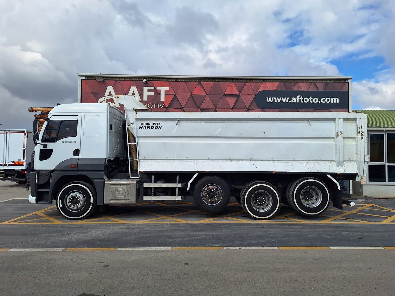 FORD 3233 S - Kipper vrachtwagen: afbeelding 5 FORD 3233 S - Kipper vrachtwagen: afbeelding 5