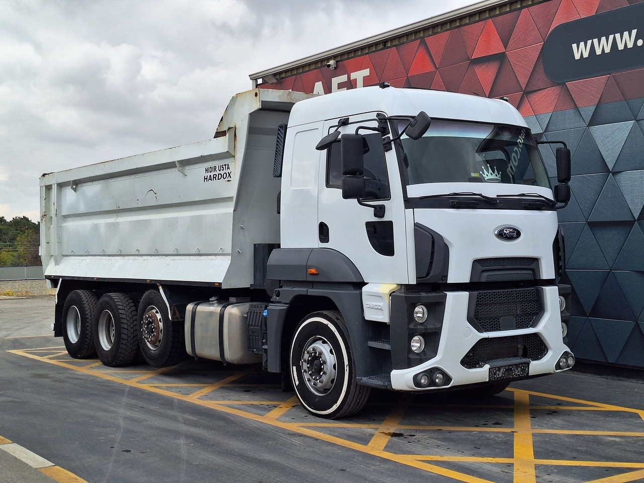 FORD 3233 S - Kipper vrachtwagen: afbeelding 3 FORD 3233 S - Kipper vrachtwagen: afbeelding 3