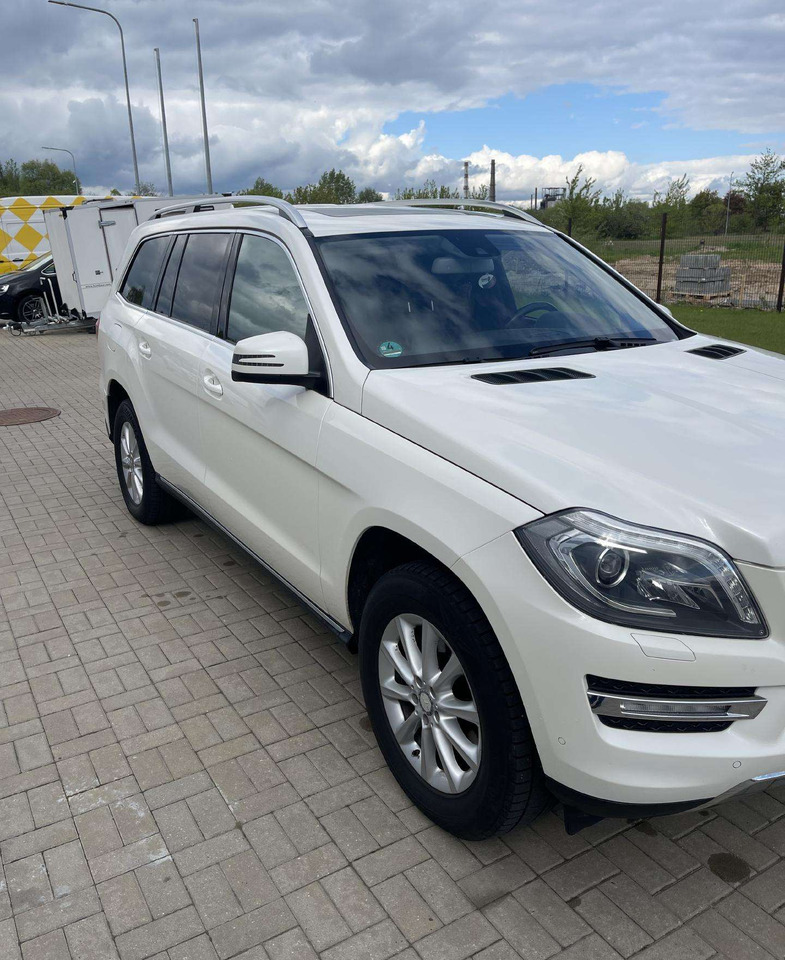 Mercedes-Benz GL350 - SUV: afbeelding 2 Mercedes-Benz GL350 - SUV: afbeelding 2