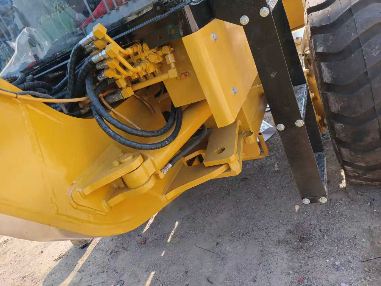 CATERPILLAR 140K used motor grader low price - Grader: afbeelding 5 CATERPILLAR 140K used motor grader low price - Grader: afbeelding 5