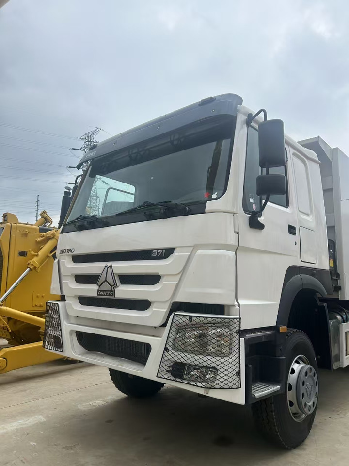 SINOTRUK howo 371 6x4 dump truck - Kipper vrachtwagen: afbeelding 5 SINOTRUK howo 371 6x4 dump truck - Kipper vrachtwagen: afbeelding 5