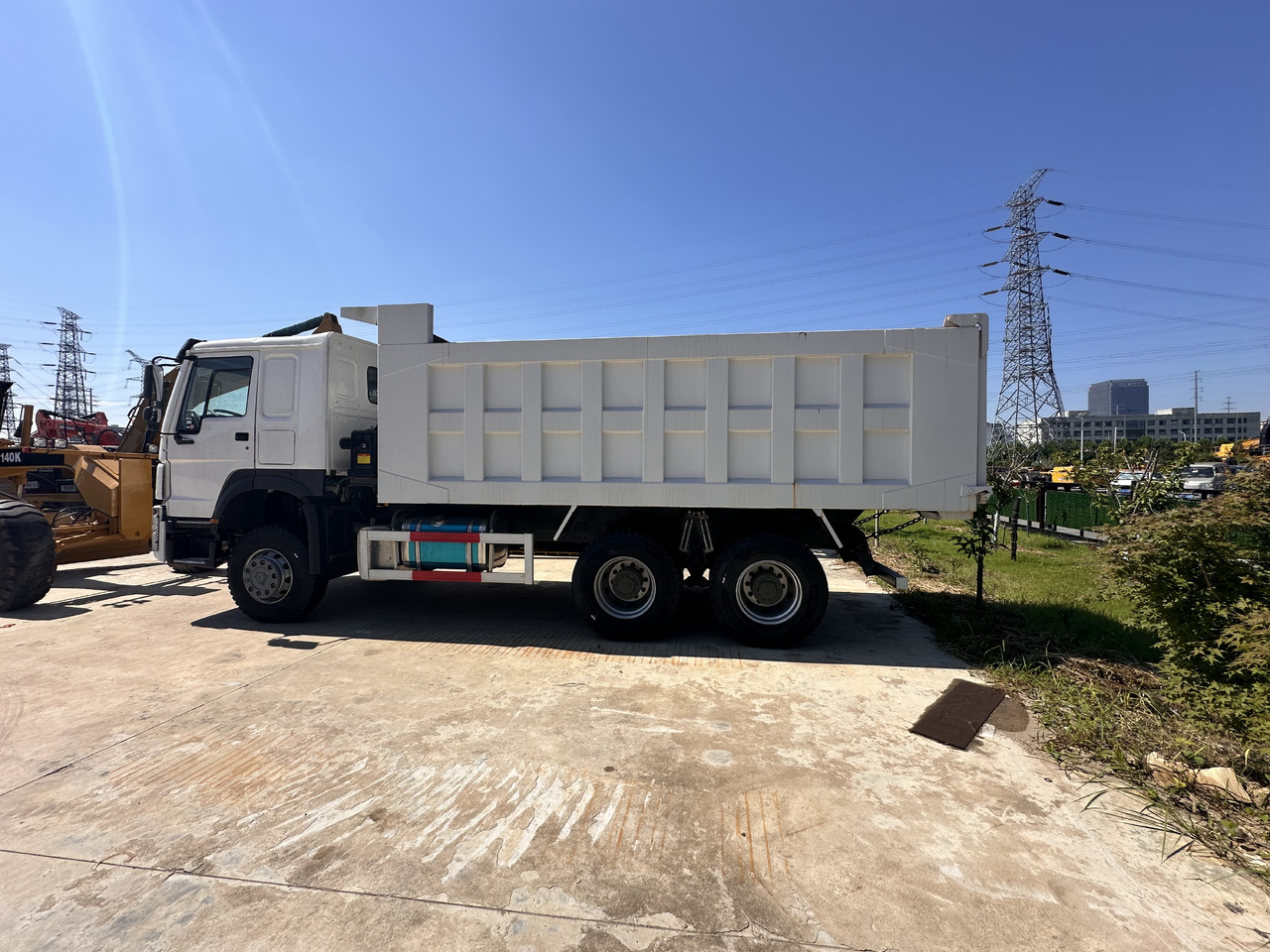 SINOTRUK howo 371 6x4 dump truck - Kipper vrachtwagen: afbeelding 2 SINOTRUK howo 371 6x4 dump truck - Kipper vrachtwagen: afbeelding 2
