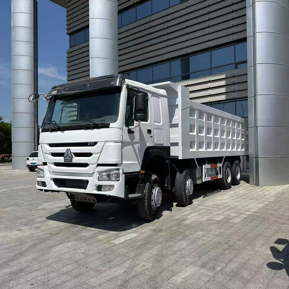 SINOTRUK howo 371 8x4 dump truck - Kipper vrachtwagen: afbeelding 1 SINOTRUK howo 371 8x4 dump truck - Kipper vrachtwagen: afbeelding 1