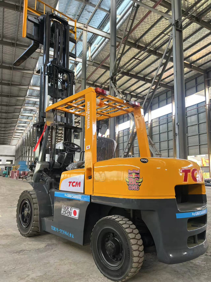 TCM fd50 japan brand original 5 ton diesel forklift 3 section 4.5m Customizable mast clamp side shift - Diesel heftruck: afbeelding 4 TCM fd50 japan brand original 5 ton diesel forklift 3 section 4.5m Customizable mast clamp side shift - Diesel heftruck: afbeelding 4