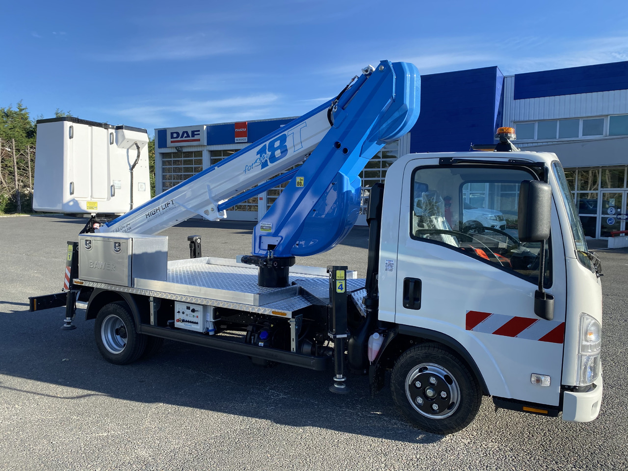 ISUZU M21 SOCAGE 18T NACELLE UTILITAIRES 3T5 - Vrachtwagen hoogwerker: afbeelding 1 ISUZU M21 SOCAGE 18T NACELLE UTILITAIRES 3T5 - Vrachtwagen hoogwerker: afbeelding 1