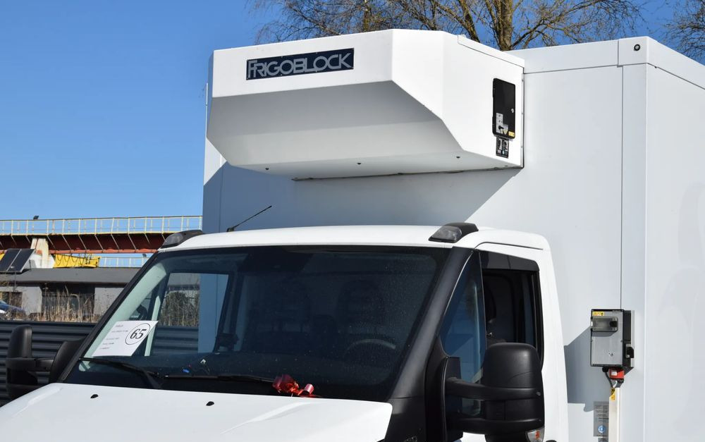 Koelwagen vrachtwagen Iveco DAILY 70C18 / 3.0 - 180 KM / AUTOMAT HI-MATIC / 3 OSOBY / CHŁODNIA - MROŹNIA 4,55 M / AGREGAD FRIGOBLOCK / WINDA SORENSEN / KLIMA / TEMPOMAT / KAMERA COFANIA / REGULOWANE ZAWIESZENIE / SERWISOWA: afbeelding 9 Koelwagen vrachtwagen Iveco DAILY 70C18 / 3.0 - 180 KM / AUTOMAT HI-MATIC / 3 OSOBY / CHŁODNIA - MROŹNIA 4,55 M / AGREGAD FRIGOBLOCK / WINDA SORENSEN / KLIMA / TEMPOMAT / KAMERA COFANIA / REGULOWANE ZAWIESZENIE / SERWISOWA: afbeelding 9