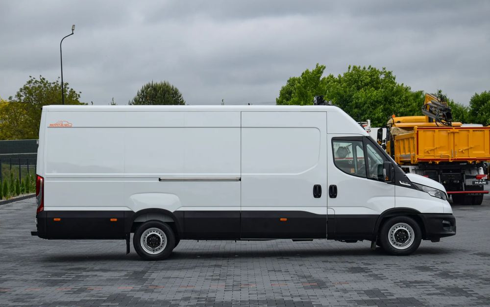 Iveco DAILY MAXI 35S16 / 2.3 - 160 KM / AUTOMAT HI-MATIC / NOWY MODEL / 3 OSOBY / DOSTAWCZE / BLASZAK / KLIMA / CZUJNIKI COFANIA / NISKI PRZEBIEG / 2022 / SERWISOWANY / Z NIEMIEC - Gesloten bestelwagen: afbeelding 4 Iveco DAILY MAXI 35S16 / 2.3 - 160 KM / AUTOMAT HI-MATIC / NOWY MODEL / 3 OSOBY / DOSTAWCZE / BLASZAK / KLIMA / CZUJNIKI COFANIA / NISKI PRZEBIEG / 2022 / SERWISOWANY / Z NIEMIEC - Gesloten bestelwagen: afbeelding 4