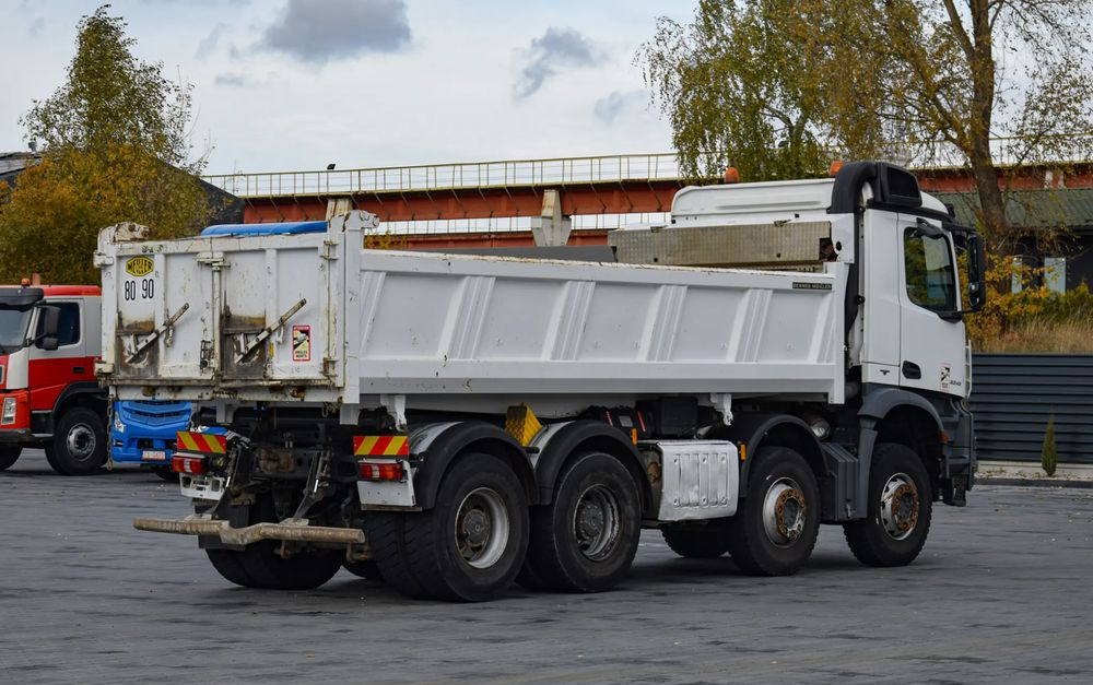 Mercedes-Benz AROCS 3243 / 8x4 / EURO 6 / WYWROTKA / MELLER KIPPER / HYDROBURTA / AUTOMAT / SERWISOWANY / SPROWADZONY - Kipper vrachtwagen: afbeelding 5 Mercedes-Benz AROCS 3243 / 8x4 / EURO 6 / WYWROTKA / MELLER KIPPER / HYDROBURTA / AUTOMAT / SERWISOWANY / SPROWADZONY - Kipper vrachtwagen: afbeelding 5