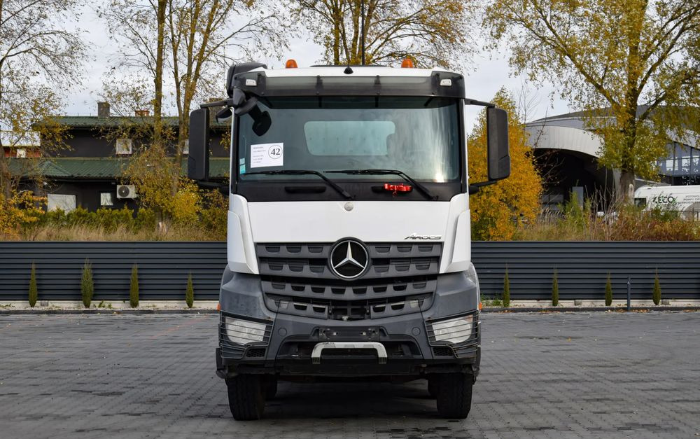 Mercedes-Benz AROCS 3243 / 8x4 / EURO 6 / WYWROTKA / MELLER KIPPER / HYDROBURTA / AUTOMAT / SERWISOWANY / SPROWADZONY - Kipper vrachtwagen: afbeelding 2 Mercedes-Benz AROCS 3243 / 8x4 / EURO 6 / WYWROTKA / MELLER KIPPER / HYDROBURTA / AUTOMAT / SERWISOWANY / SPROWADZONY - Kipper vrachtwagen: afbeelding 2