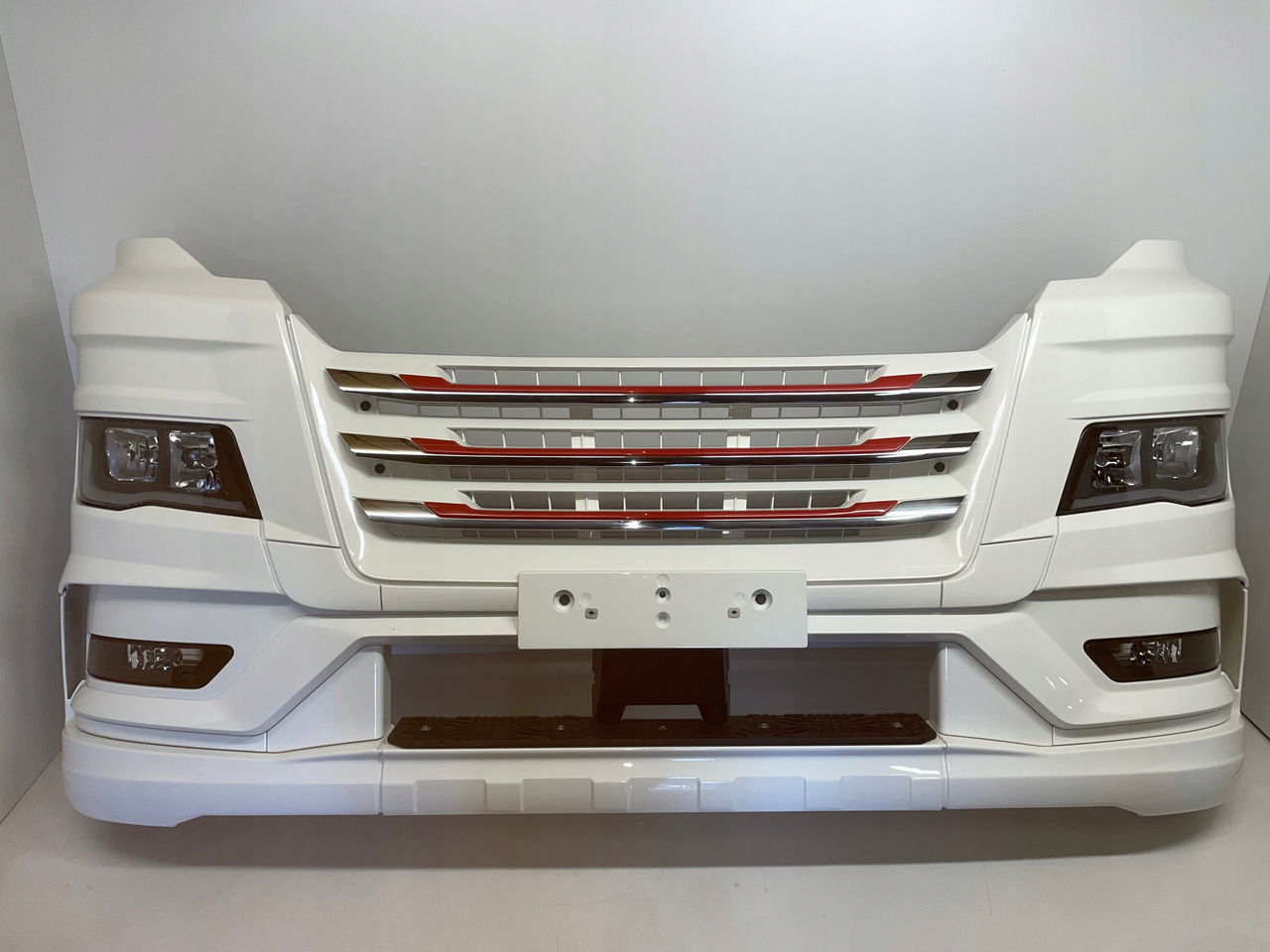 KOMPLETNY ZDERZAK MAN TG3 TGX3 TGX 3 ORYGINALNY KOLOR RAL 9010 - Bumper voor Vrachtwagen: afbeelding 1 KOMPLETNY ZDERZAK MAN TG3 TGX3 TGX 3 ORYGINALNY KOLOR RAL 9010 - Bumper voor Vrachtwagen: afbeelding 1