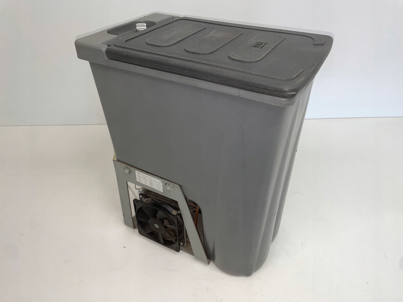 LODÓWKA CHŁODZIARKA MERCEDES ACTROS 80032324 - Cabine en interieur voor Vrachtwagen: afbeelding 3 LODÓWKA CHŁODZIARKA MERCEDES ACTROS 80032324 - Cabine en interieur voor Vrachtwagen: afbeelding 3