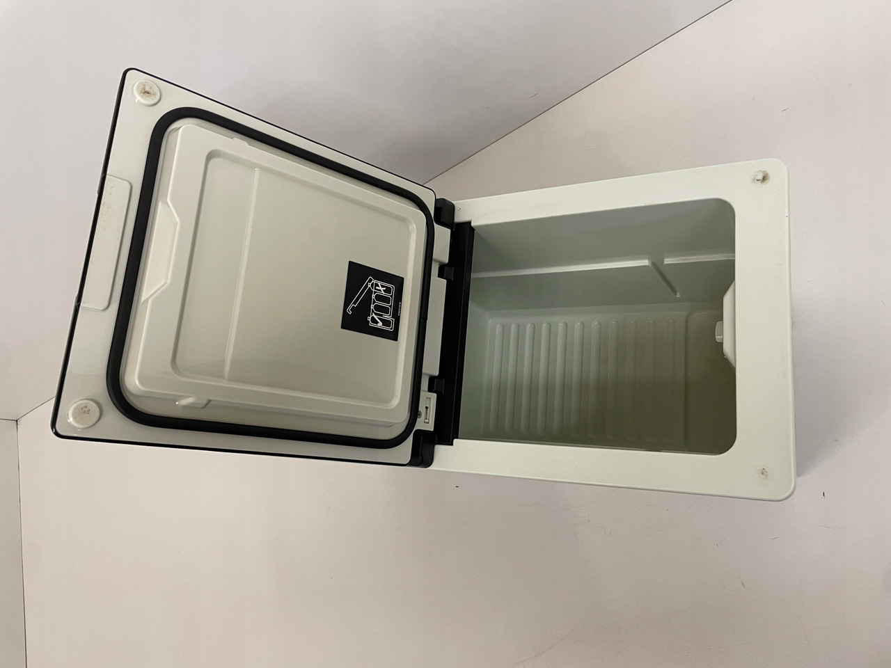 LODÓWKA CHŁODZIARKA MERCEDES ACTROS MP4 MP 4 A9608200306 - Cabine en interieur voor Vrachtwagen: afbeelding 2 LODÓWKA CHŁODZIARKA MERCEDES ACTROS MP4 MP 4 A9608200306 - Cabine en interieur voor Vrachtwagen: afbeelding 2