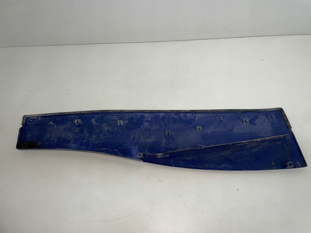 PRZEDŁUŻENIE LISTWA DRZWI IVECO STRALIS HI-WAY 26010 - Deur en onderdelen voor Vrachtwagen: afbeelding 2 PRZEDŁUŻENIE LISTWA DRZWI IVECO STRALIS HI-WAY 26010 - Deur en onderdelen voor Vrachtwagen: afbeelding 2