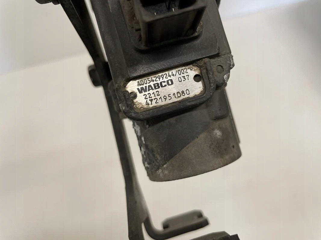 ZAWÓR CIŚNIENIA MERCEDES ACTROS MP4 A0054299244 - Ophanging voor Vrachtwagen: afbeelding 2 ZAWÓR CIŚNIENIA MERCEDES ACTROS MP4 A0054299244 - Ophanging voor Vrachtwagen: afbeelding 2