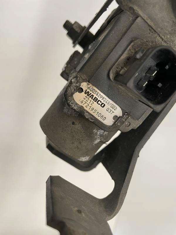 ZAWÓR CIŚNIENIA MERCEDES ACTROS MP4 A0054299244 - Ophanging voor Vrachtwagen: afbeelding 5 ZAWÓR CIŚNIENIA MERCEDES ACTROS MP4 A0054299244 - Ophanging voor Vrachtwagen: afbeelding 5