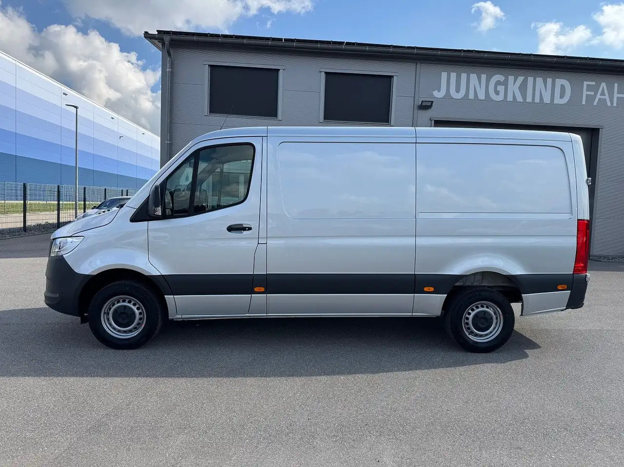 Mercedes-Benz Sprinter 317 CDI Lang Silber MBUX RWD Klima - Gesloten bestelwagen: afbeelding 3 Mercedes-Benz Sprinter 317 CDI Lang Silber MBUX RWD Klima - Gesloten bestelwagen: afbeelding 3
