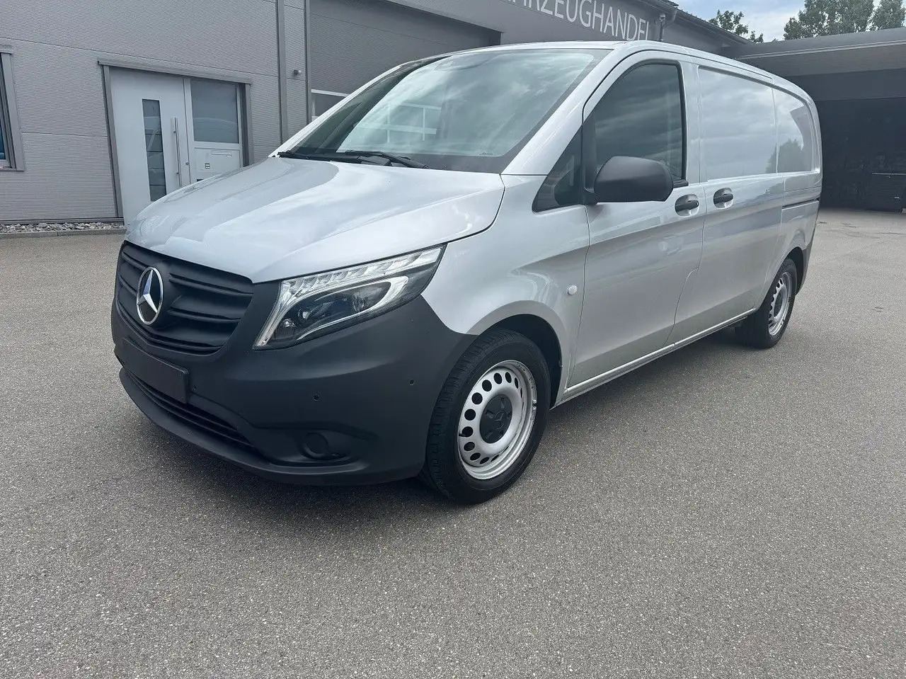 Mercedes-Benz Vito 114 CDI Kompakt Silber Klima Bott - Gesloten bestelwagen: afbeelding 1 Mercedes-Benz Vito 114 CDI Kompakt Silber Klima Bott - Gesloten bestelwagen: afbeelding 1