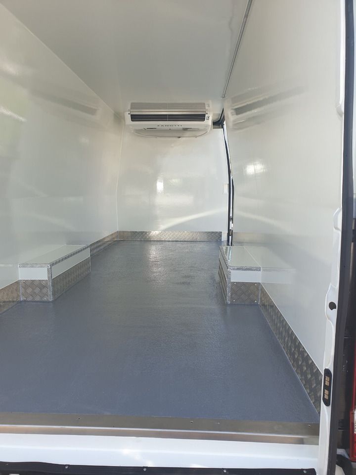 IVECO Daily 35S14 with Zanotti Z350 0°C Refrigeration (5 vehicles in stock) - Koelwagen: afbeelding 4 IVECO Daily 35S14 with Zanotti Z350 0°C Refrigeration (5 vehicles in stock) - Koelwagen: afbeelding 4