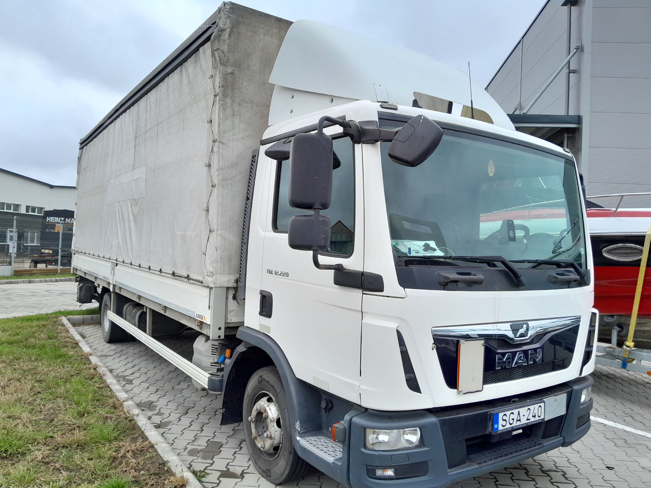 MAN TGL 12.220 Tail Lift Manual - Schuifzeilen vrachtwagen: afbeelding 1 MAN TGL 12.220 Tail Lift Manual - Schuifzeilen vrachtwagen: afbeelding 1