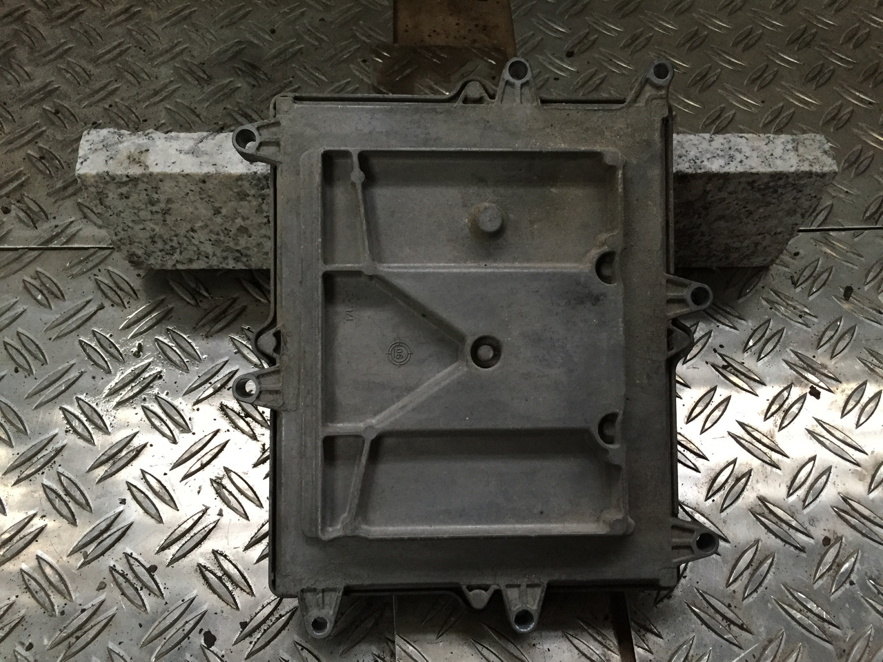 Gebr. Motorsteuergerät MAN TGM 15.280 Artikel - Nr.: 51.25833-7611 Bosch - Nr.: 0281 020 067 - ECU voor Vrachtwagen: afbeelding 3 Gebr. Motorsteuergerät MAN TGM 15.280 Artikel - Nr.: 51.25833-7611 Bosch - Nr.: 0281 020 067 - ECU voor Vrachtwagen: afbeelding 3