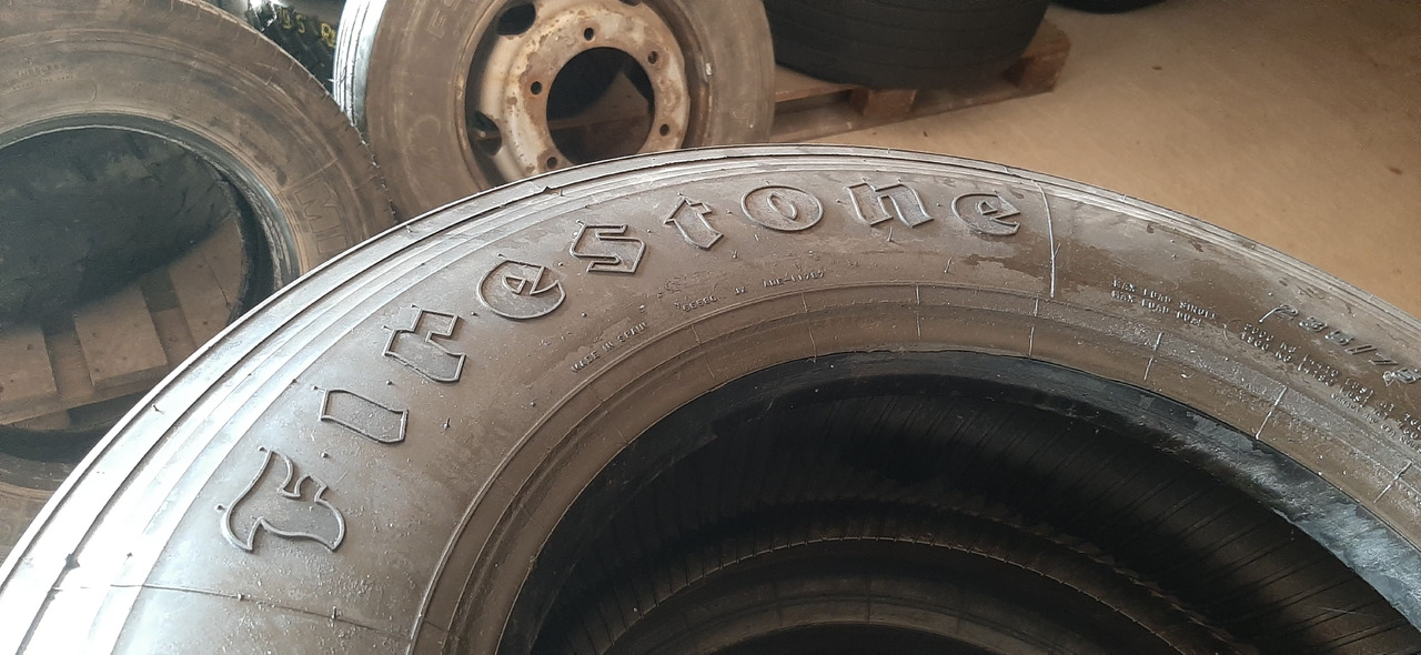 Gebrauchte FireStone FS 400 Reifen ohne Felgen, 235 / 75 R17,5 Artikel - Nr. : 81.99999 - 9999 - Band voor Vrachtwagen: afbeelding 1 Gebrauchte FireStone FS 400 Reifen ohne Felgen, 235 / 75 R17,5 Artikel - Nr. : 81.99999 - 9999 - Band voor Vrachtwagen: afbeelding 1