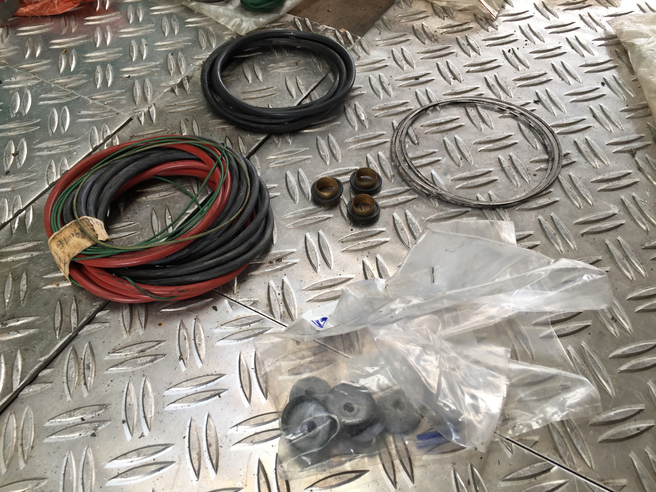 Gebrauchte diverse Gummiringe für Motorblock, Kalmar, Stapler, VOLVO, Artikel - Nr. : 7720 - 2 - Zuigers/ Ringen/ Glijlagers voor Vrachtwagen: afbeelding 1 Gebrauchte diverse Gummiringe für Motorblock, Kalmar, Stapler, VOLVO, Artikel - Nr. : 7720 - 2 - Zuigers/ Ringen/ Glijlagers voor Vrachtwagen: afbeelding 1