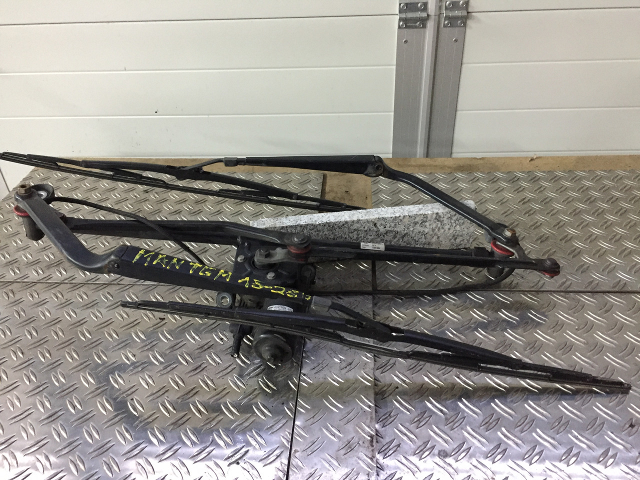 Gebrauchter Scheibenwischer MAN TGM 15.280 mit Wischmotor Artikel - Nr.: 81.26411-6118 - Ruitenwisser voor Vrachtwagen: afbeelding 3 Gebrauchter Scheibenwischer MAN TGM 15.280 mit Wischmotor Artikel - Nr.: 81.26411-6118 - Ruitenwisser voor Vrachtwagen: afbeelding 3