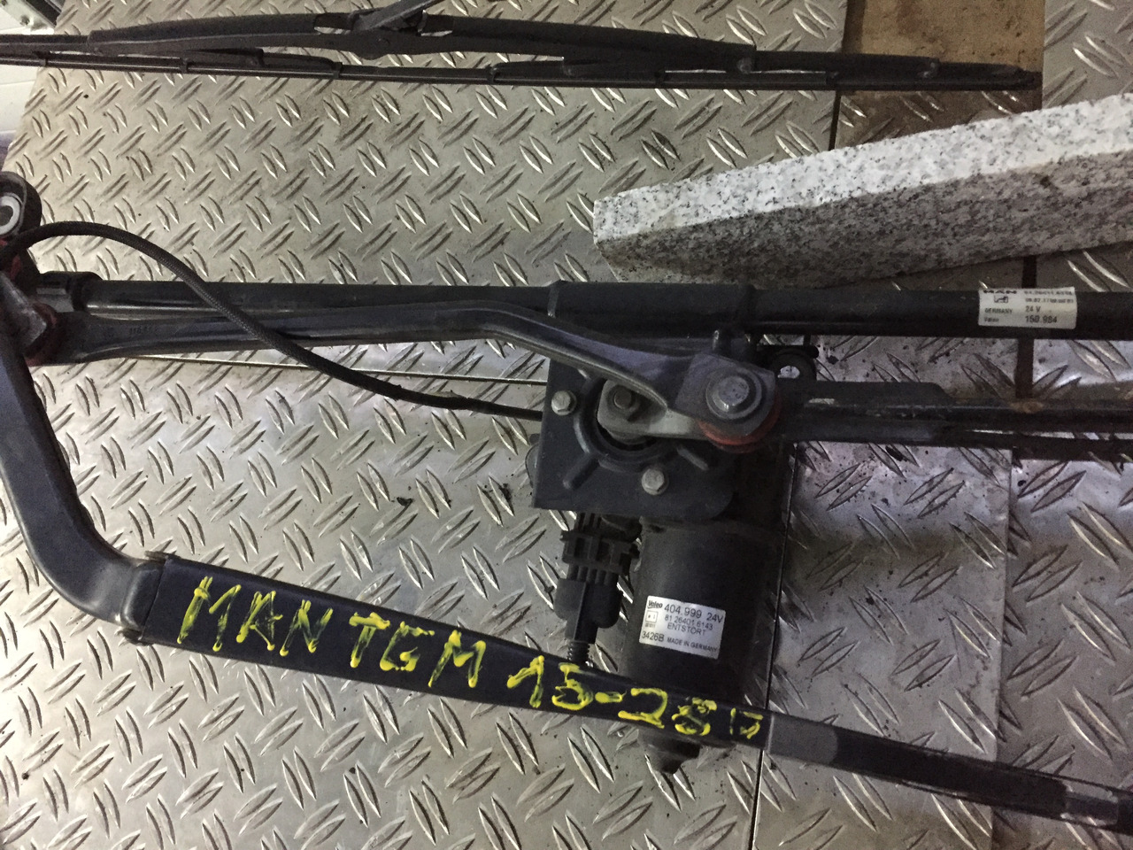 Gebrauchter Scheibenwischer MAN TGM 15.280 mit Wischmotor Artikel - Nr.: 81.26411-6118 - Ruitenwisser voor Vrachtwagen: afbeelding 1 Gebrauchter Scheibenwischer MAN TGM 15.280 mit Wischmotor Artikel - Nr.: 81.26411-6118 - Ruitenwisser voor Vrachtwagen: afbeelding 1